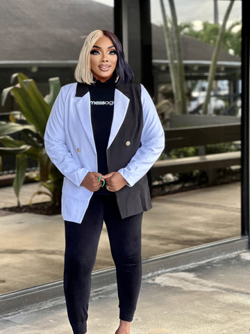 IS IT black or white contrast Blazer
